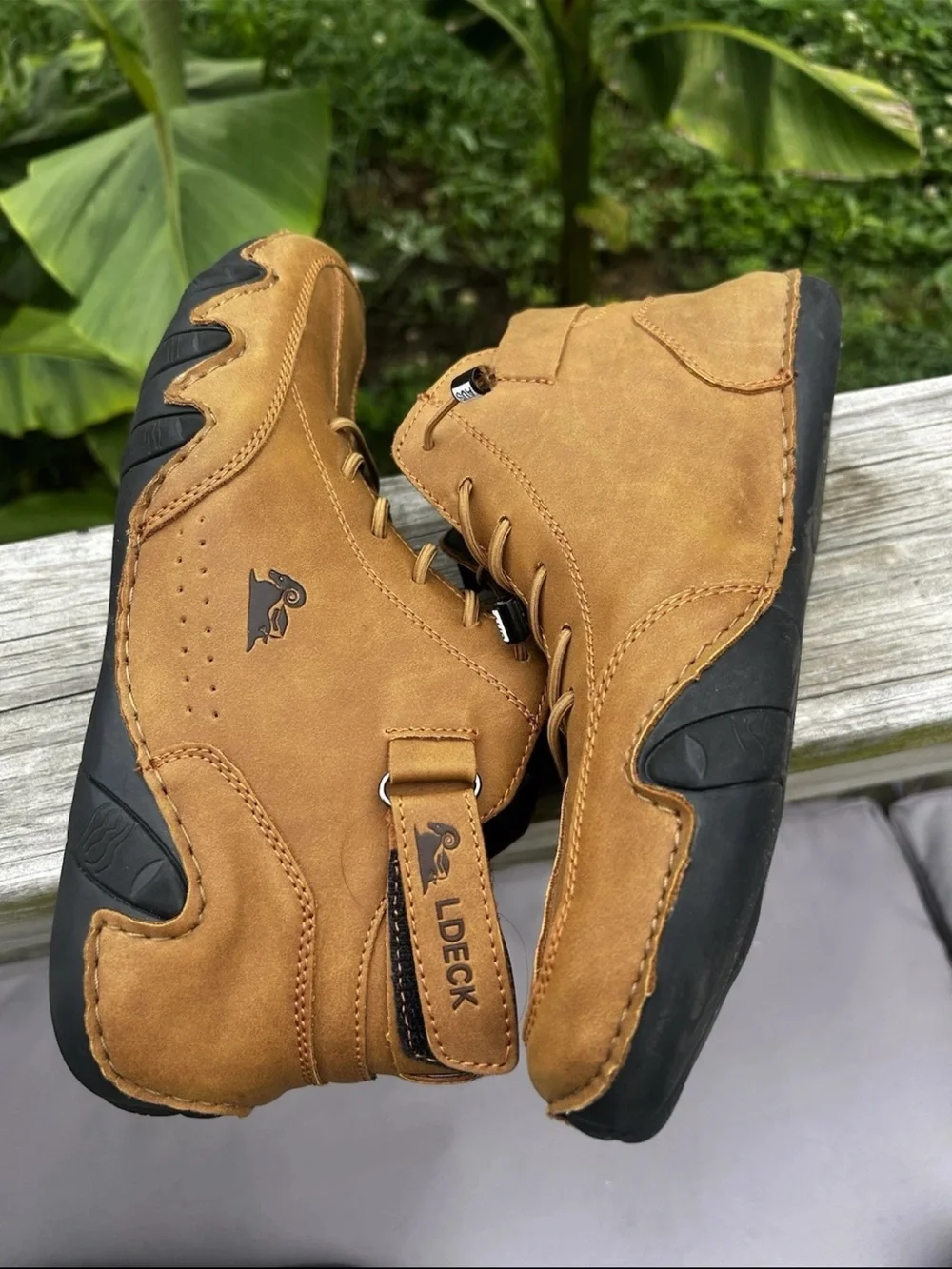 LDECK Men' s All-Terrain Tan Leather-Like Shoes Size 40 /mens 8/ Women's 9.5